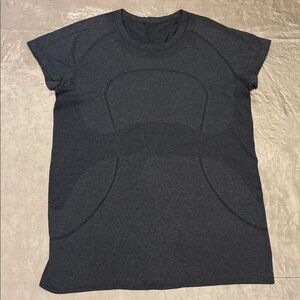 Lululemon Swiftly Tech Gray short sleeve Size 12